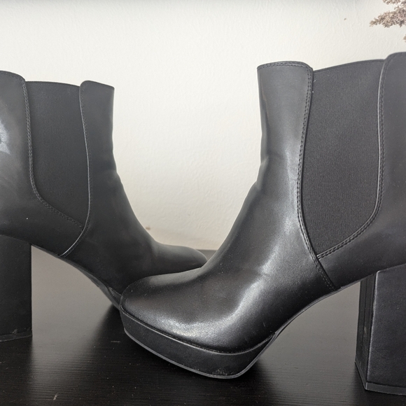 MIA gianni bootie l Size 9.5 l. BLACK - like new - Picture 3 of 3